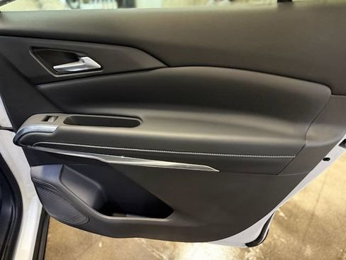 New 2026 Chevrolet Traverse LT image 14