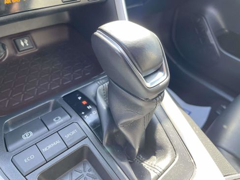 Used 2019 Toyota RAV4 Limited image 22