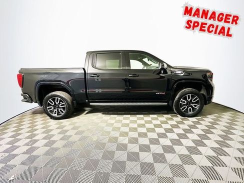 Used 2025 GMC Sierra 1500 AT4 w/ AT4 Premium Package AWD/4WD image 9