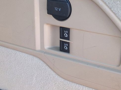 Used 2016 Volkswagen Touareg Sport image 30