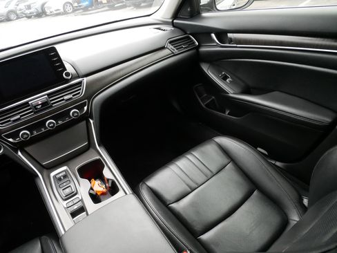 Used 2021 Honda Accord Touring image 11