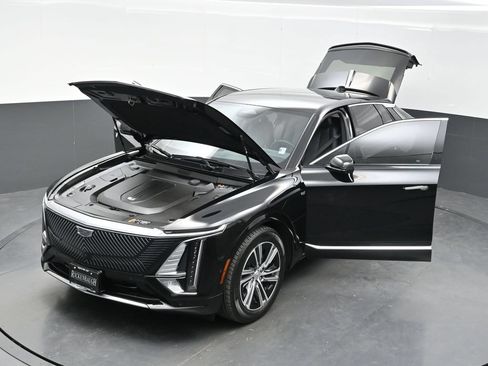 Certified 2024 Cadillac Lyriq Luxury AWD/4WD image 36