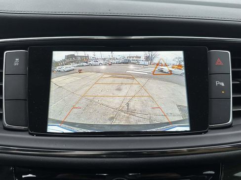 Used 2018 Buick Enclave Essence image 31