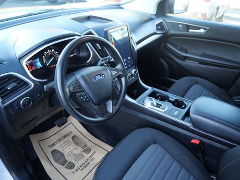 Used 2021 Ford Edge SE image 12