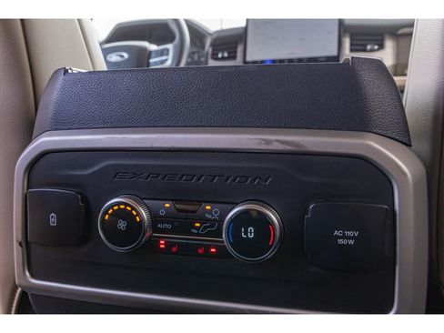 Used 2024 Ford Expedition Limited image 14
