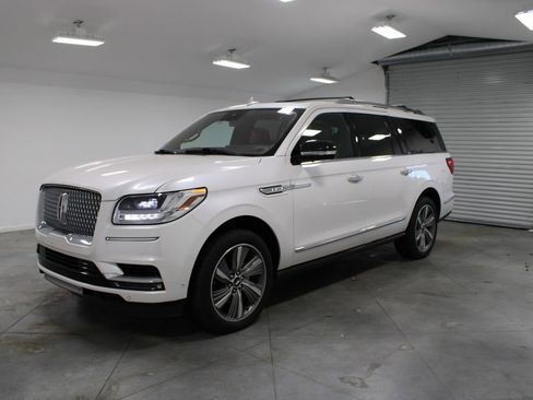 Used 2018 Lincoln Navigator L Reserve w/ Technology Package image 4