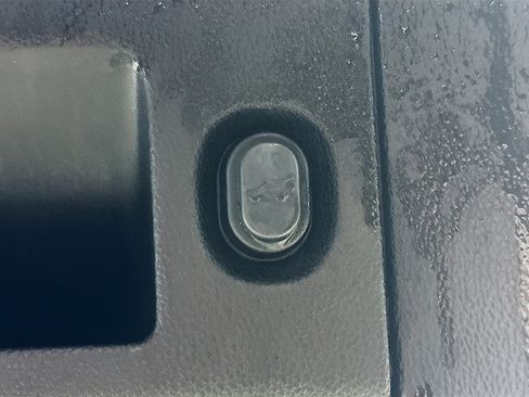 Used 2018 Chevrolet Suburban LT image 31