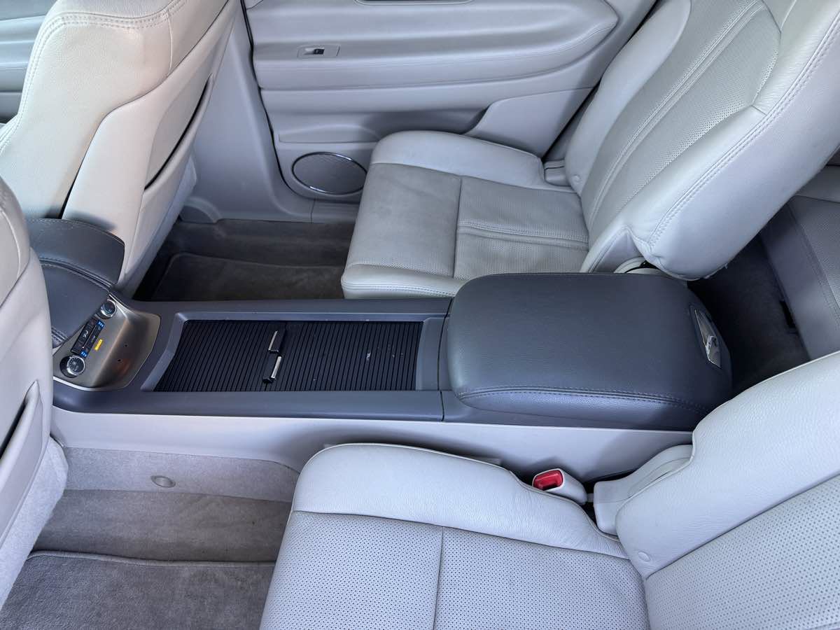 Used 2012 Lincoln MKT AWD image 37