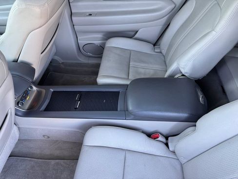 Used 2012 Lincoln MKT AWD image 37