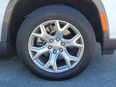 Used 2022 Jeep Wagoneer Series II w/ Rear Seat Video Group 1 image 10