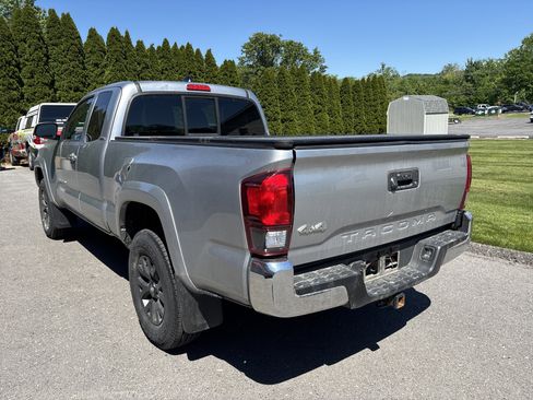 Used 2022 Toyota Tacoma SR5 w/ SR5 Appearance Package (SM) AWD/4WD image 5