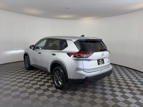 Used 2024 Nissan Rogue S AWD/4WD image 8