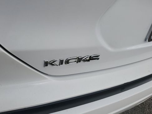 Used 2023 Nissan Kicks SV image 10