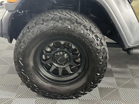 Used 2025 Jeep Wrangler Sport image 12