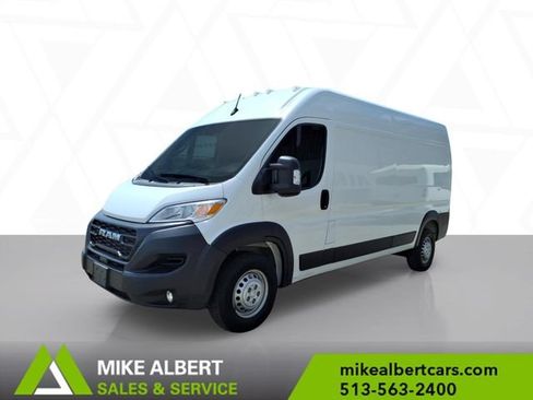 Used 2024 RAM ProMaster 2500 w/ Convenience Group FWD image 3