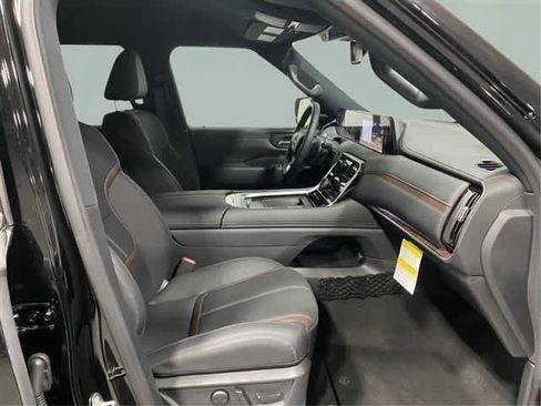 New 2025 Nissan Armada SL w/ Captain's Chari Seat Package image 20