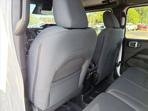 Used 2025 Jeep Wrangler Unlimited Sahara image 21