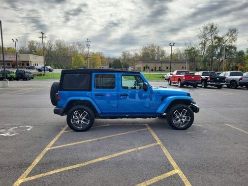 Used 2024 Jeep Wrangler Unlimited AWD/4WD image 16