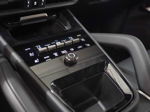 Certified 2025 Porsche Cayenne Turbo image 33