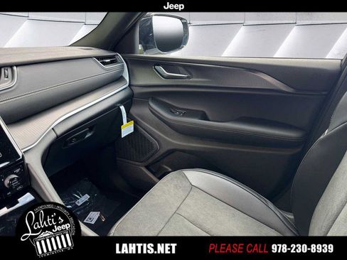 New 2025 Jeep Grand Cherokee L Altitude image 14