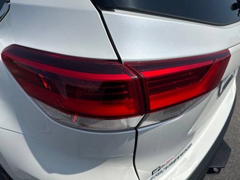 Used 2018 Toyota Highlander Limited Platinum AWD/4WD image 10