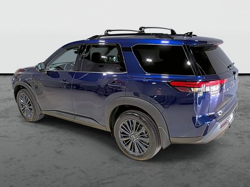 New 2026 Nissan Pathfinder SL w/ SL Premium Package AWD/4WD image 2