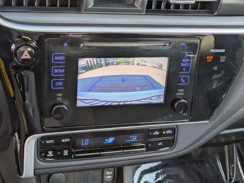 Used 2017 Toyota Corolla LE image 12