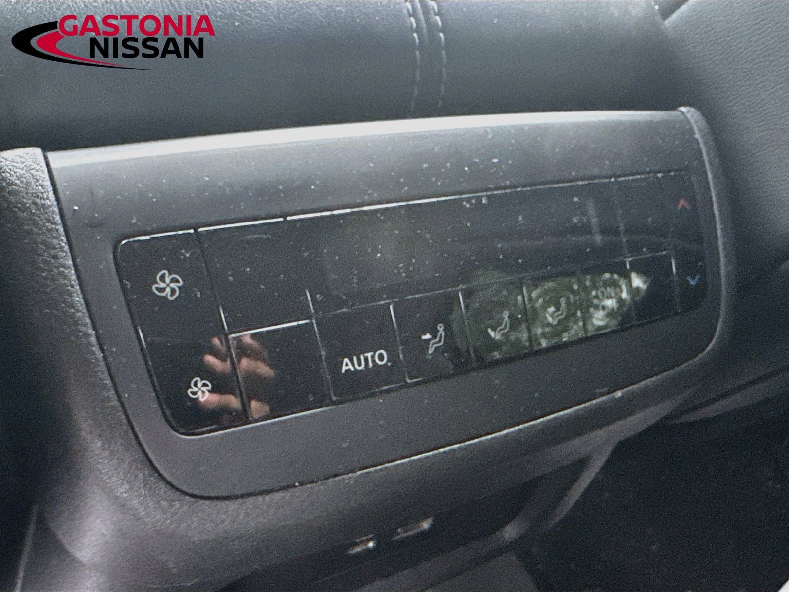Used 2022 Nissan Pathfinder SL w/ Lighting Package (N92) FWD image 34