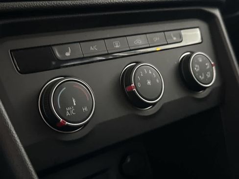 Certified 2022 Volkswagen Taos SE FWD image 20