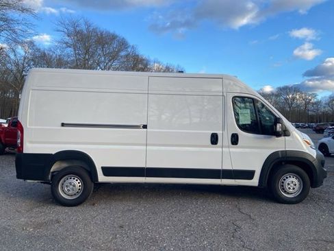 Used 2024 RAM ProMaster 2500 w/ Premium Convenience Group image 7