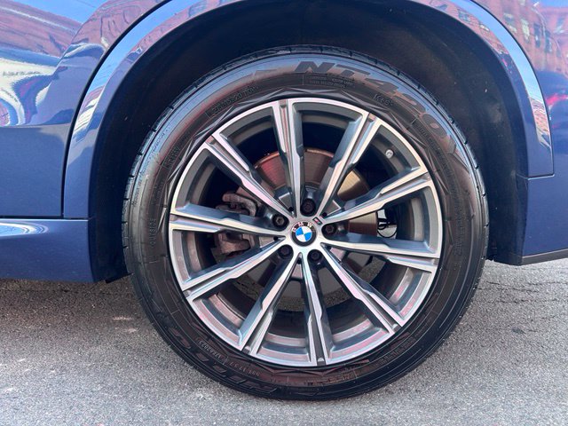 Used 2021 BMW X5 xDrive40i w/ M Sport Package AWD/4WD image 29