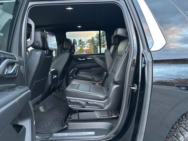 Used 2022 GMC Yukon XL Denali w/ Denali Ultimate Package AWD/4WD image 18