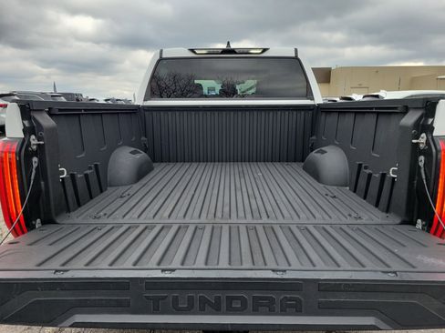 Used 2022 Toyota Tundra SR5 w/ SR5 Convenience Package image 8