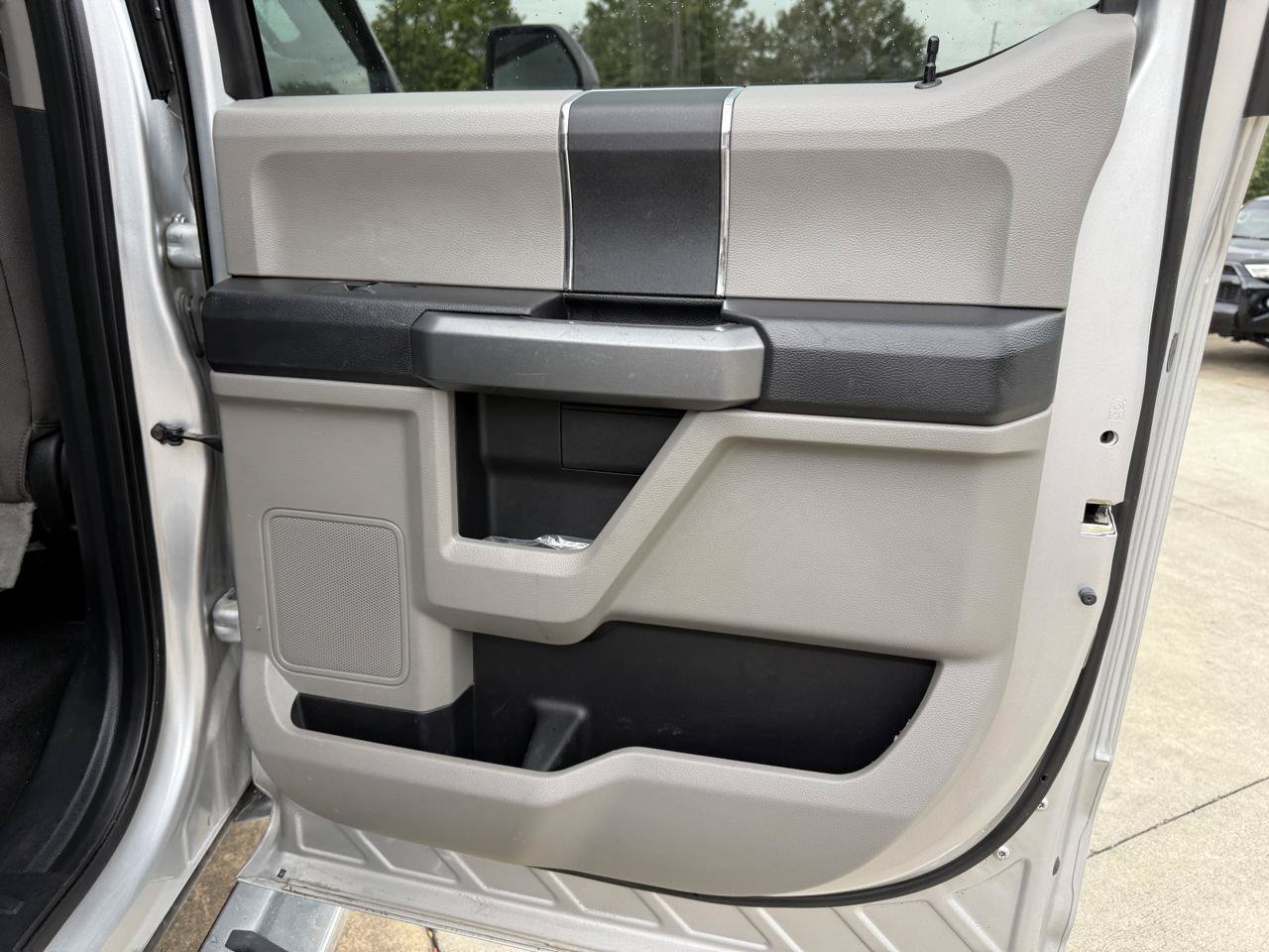 Used 2017 Ford F250 XLT w/ FX4 Off-Road Package AWD/4WD image 25