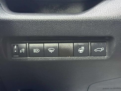 Used 2021 Toyota RAV4 XLE Premium AWD/4WD image 32