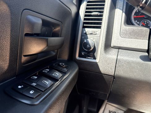 Used 2018 RAM 1500 Express w/ Express Value Package AWD/4WD image 21