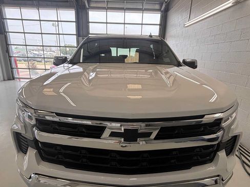 Used 2025 Chevrolet Silverado 1500 LT AWD/4WD image 4