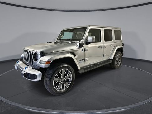 Used 2022 Jeep Wrangler Unlimited Sahara AWD/4WD image 4