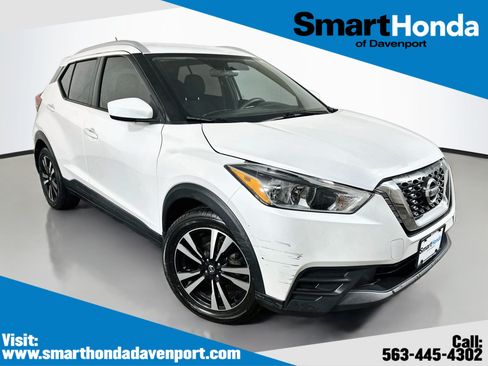 Used 2018 Nissan Kicks SV FWD image 1