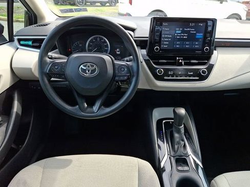 Used 2022 Toyota Corolla LE image 11