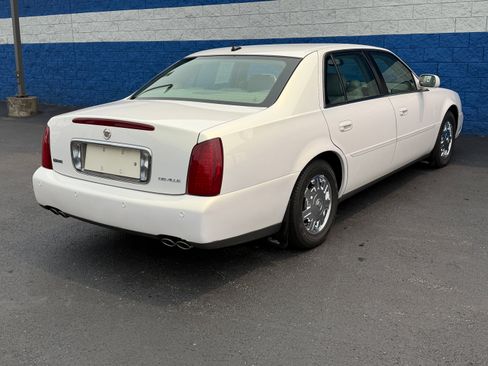 Used 2005 Cadillac De Ville w/ Limited Edition Package FWD image 9