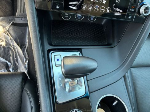Used 2025 Genesis G70 2.5T AWD/4WD image 43