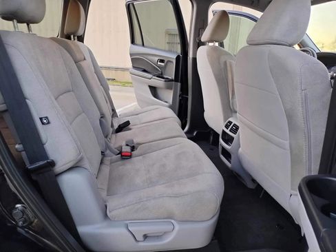 Used 2019 Honda Pilot LX image 12