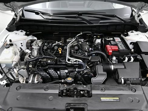 Used 2025 Nissan Altima 2.5 SR FWD image 12