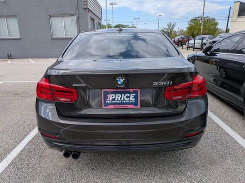 Used 2017 BMW 330i xDrive Sedan AWD/4WD image 5