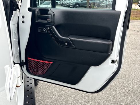 Used 2018 Jeep Wrangler Unlimited Rubicon image 10