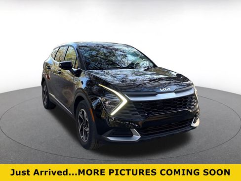 Used 2025 Kia Sportage LX image 1