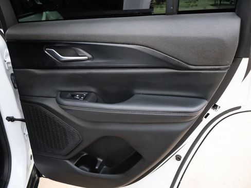 Used 2023 Jeep Grand Cherokee Altitude image 14