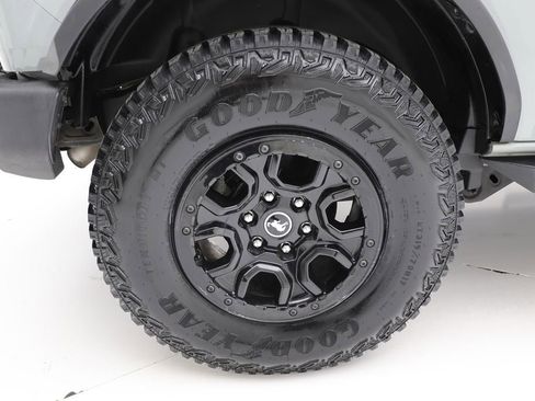 Used 2022 Ford Bronco Wildtrak image 10