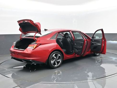 Used 2023 Hyundai Elantra Limited image 31